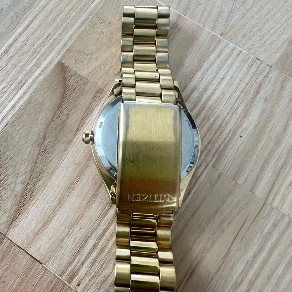 Citizen quartz mens black dial gold tone dress watch NEW BATTERY - Picture 5 of 8